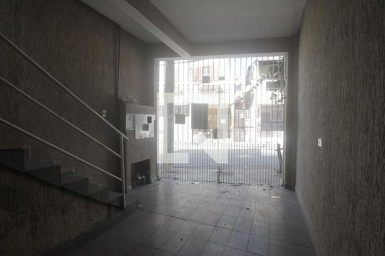 Garagem de casa para alugar com 2 quartos, 80m² em Jardim Ouro Preto, Taboão da Serra