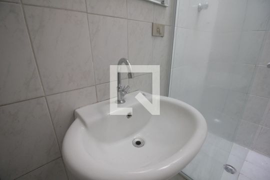 Pia de casa para alugar com 2 quartos, 80m² em Jardim Ouro Preto, Taboão da Serra