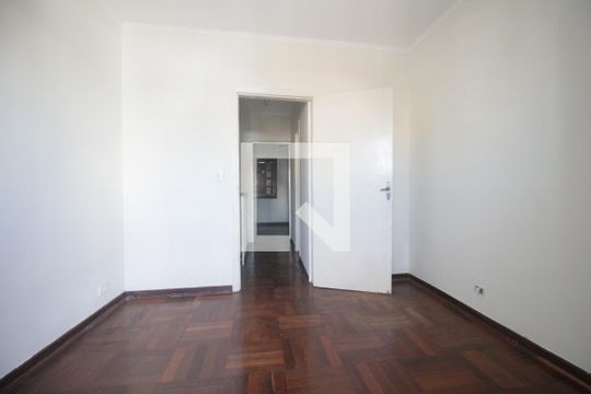 Quarto 1 de casa para alugar com 2 quartos, 80m² em Jardim Ouro Preto, Taboão da Serra