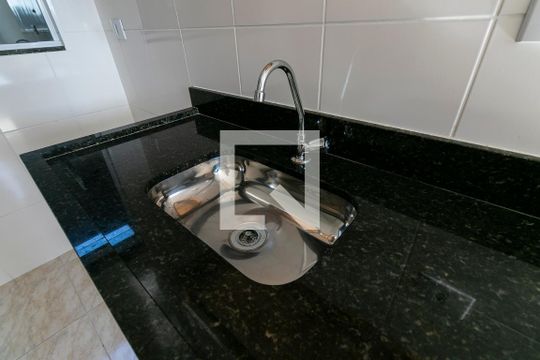 Cozinha de apartamento para alugar com 2 quartos, 50m² em Vila Carrão, São Paulo