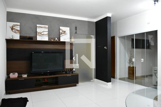 Sala de casa de condomínio à venda com 3 quartos, 150m² em Jardim Golden Park, Hortolândia