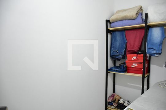 Closet da suíte de casa de condomínio à venda com 3 quartos, 150m² em Jardim Golden Park, Hortolândia