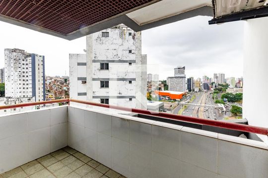 Sacada de apartamento para alugar com 1 quarto, 30m² em Candeal, Salvador