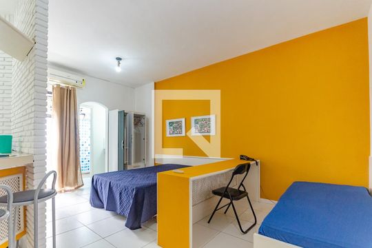 Sala/Quarto de apartamento para alugar com 1 quarto, 30m² em Candeal, Salvador