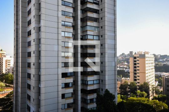 Vista de kitnet/studio para alugar com 1 quarto, 35m² em Real Parque, São Paulo