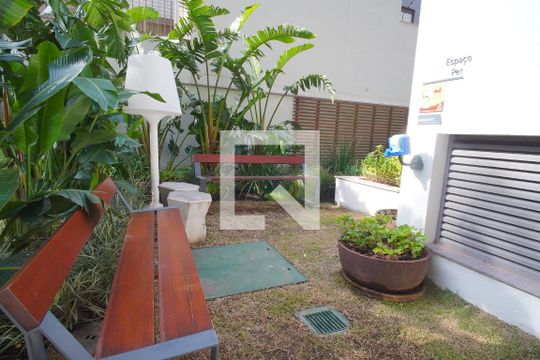Area comum pet's  de kitnet/studio à venda com 1 quarto, 50m² em Petrópolis, Porto Alegre