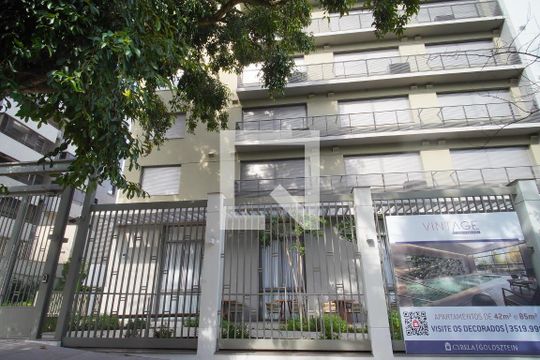 Fachada  de kitnet/studio à venda com 1 quarto, 50m² em Petrópolis, Porto Alegre