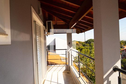 Sacada da Suíte 01 de casa à venda com 5 quartos, 370m² em Mansões Santo Antônio, Campinas