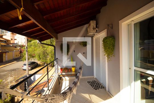 Sacada da Suíte 03 e Hall ìntimo de casa à venda com 5 quartos, 370m² em Mansões Santo Antônio, Campinas