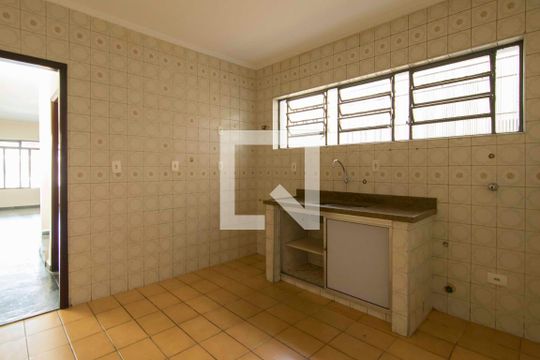 Cozinha de casa para alugar com 2 quartos, 100m² em Vila Palmeiras, São Paulo