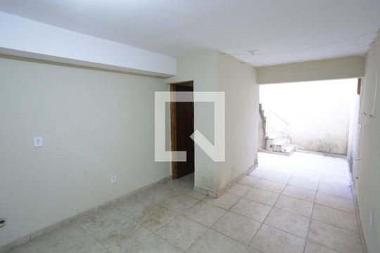 Porão de casa à venda com 3 quartos, 180m² em Cidade Antônio Estevão de Carvalho, São Paulo
