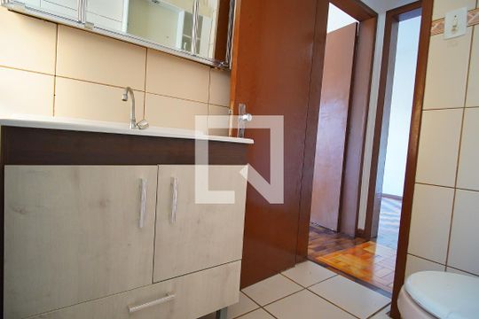 Banheiro 1 de casa para alugar com 3 quartos, 120m² em Jardim Itu Sabará, Porto Alegre