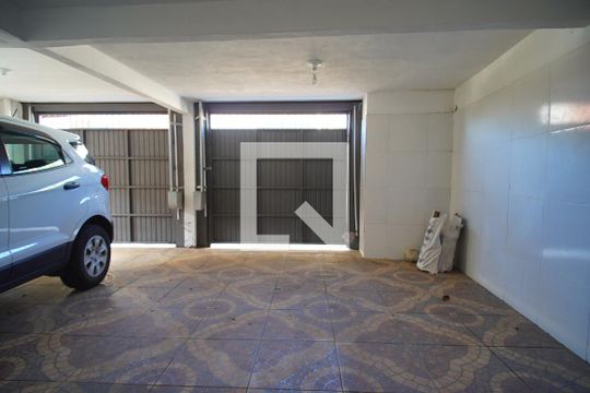 Garagem  de casa para alugar com 3 quartos, 120m² em Jardim Itu Sabará, Porto Alegre
