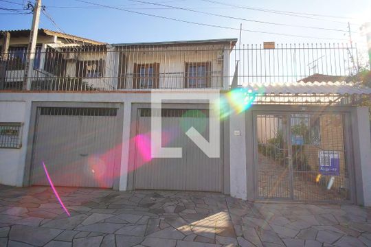 Fachada  de casa para alugar com 3 quartos, 120m² em Jardim Itu Sabará, Porto Alegre