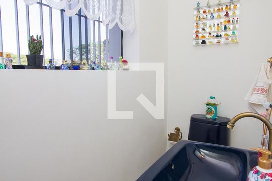 Lavabo de casa à venda com 5 quartos, 230m² em Jardim Petrópolis, São Paulo
