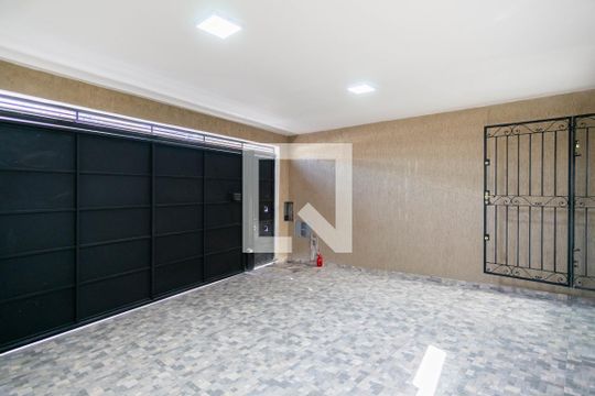 Garagem de casa à venda com 3 quartos, 191m² em Vila Carbone, São Paulo