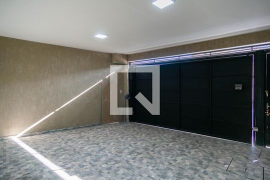 Garagem de casa à venda com 3 quartos, 191m² em Vila Carbone, São Paulo