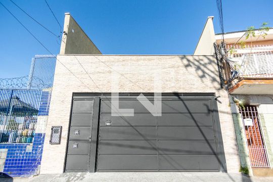 Fachada de casa à venda com 3 quartos, 191m² em Vila Carbone, São Paulo