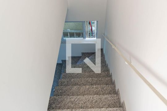 Escadas de casa à venda com 3 quartos, 191m² em Vila Carbone, São Paulo