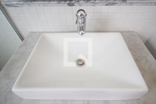 Pia de casa de condomínio à venda com 4 quartos, 255m² em Granja Julieta, São Paulo