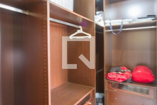 Closet Suíte 1 de casa de condomínio à venda com 4 quartos, 255m² em Granja Julieta, São Paulo