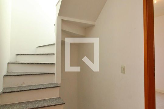 Escada de casa de condomínio à venda com 3 quartos, 200m² em Vila Valparaiso, Santo André