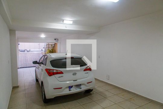 Garagem de casa à venda com 3 quartos, 129m² em Vila Canero, São Paulo