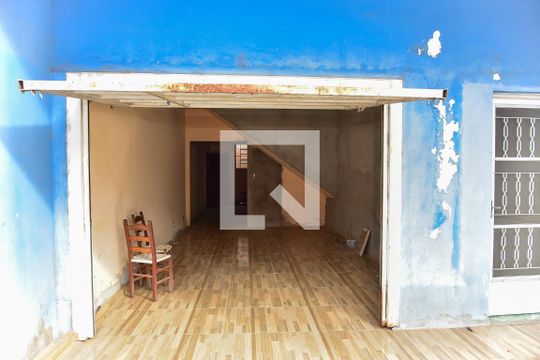 Garagem de casa à venda com 7 quartos, 200m² em Sarandi, Porto Alegre