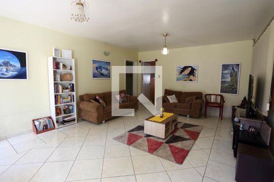 Sala de casa à venda com 4 quartos, 246m² em São José, Novo Hamburgo