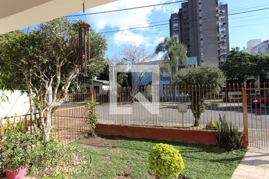 Sala - vista  de casa à venda com 4 quartos, 246m² em São José, Novo Hamburgo