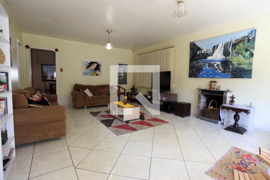 Casa à venda com 4 quartos, 246m² em São José, Novo Hamburgo