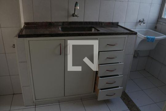 Cozinha de apartamento para alugar com 1 quarto, 70m² em Itararé, São Vicente