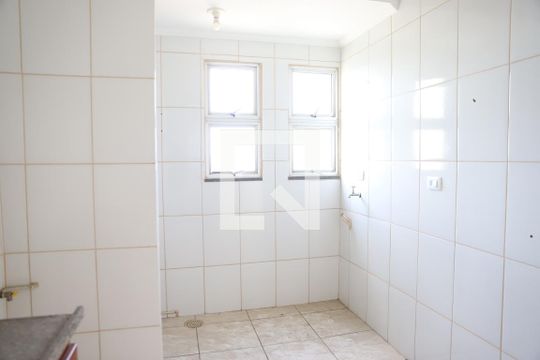 Cozinha de apartamento para alugar com 2 quartos, 52m² em Jardim São Luís, Suzano