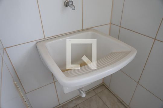 Detalhe da area de serviço de apartamento para alugar com 2 quartos, 52m² em Jardim São Luís, Suzano