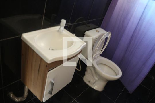Banheiro da Suíte de casa para alugar com 2 quartos, 90m² em Cidade Naútica, São Vicente