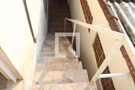 Escada de casa para alugar com 2 quartos, 90m² em Cidade Naútica, São Vicente
