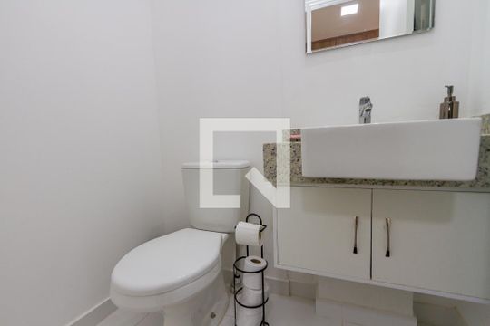 Banheiro de kitnet/studio para alugar com 1 quarto, 23m² em Jardim das Acácias, São Paulo