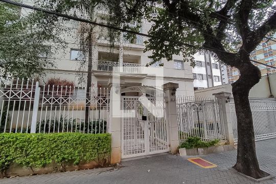 Fachada de apartamento para alugar com 2 quartos, 55m² em Aclimação, São Paulo