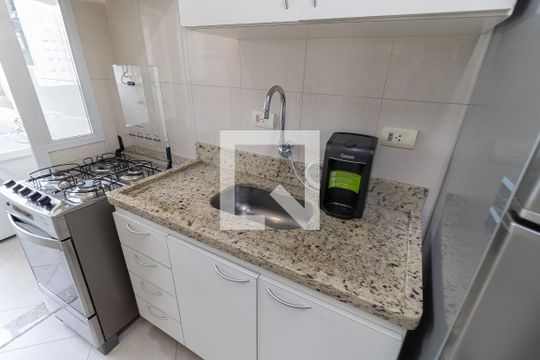 Cozinha de apartamento para alugar com 2 quartos, 55m² em Aclimação, São Paulo