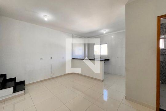 Sala de apartamento para alugar com 2 quartos, 92m² em Vila Cecilia Maria, Santo André