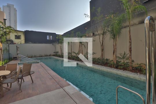 Área comum - Piscina de kitnet/studio para alugar com 1 quarto, 27m² em Pinheiros, São Paulo