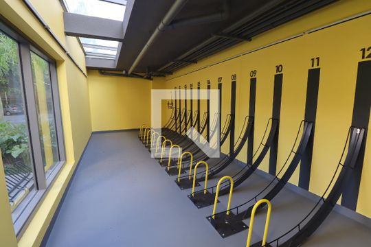 Bicicletario de kitnet/studio para alugar com 1 quarto, 27m² em Pinheiros, São Paulo