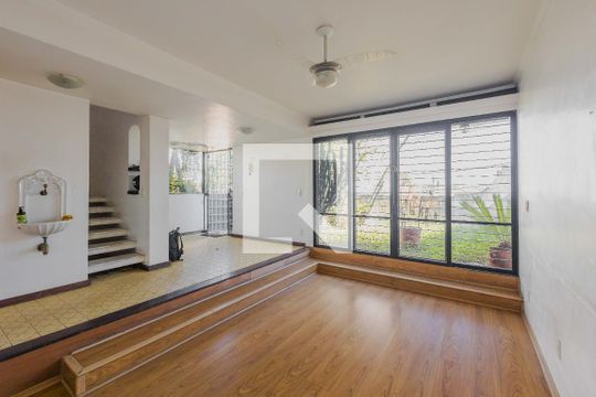 Casa à venda com 3 quartos, 240m² em Vila Madalena, São Paulo