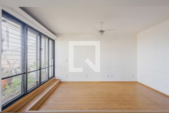 Sala de casa à venda com 3 quartos, 240m² em Vila Madalena, São Paulo