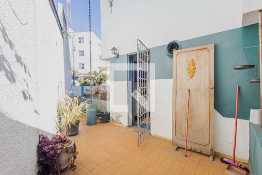 Quintal de casa à venda com 3 quartos, 240m² em Vila Madalena, São Paulo