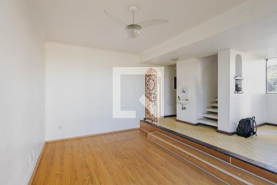 Sala de casa à venda com 3 quartos, 240m² em Vila Madalena, São Paulo