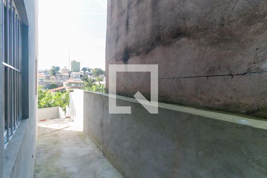 Quintal/Corredor de casa para alugar com 1 quarto, 21m² em Mogi Moderno, Mogi das Cruzes