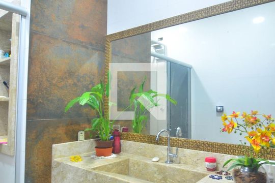 Banheiro de casa à venda com 2 quartos, 140m² em Mato Grande, Canoas
