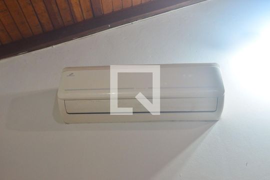 Ar condicionado de casa à venda com 2 quartos, 140m² em Mato Grande, Canoas