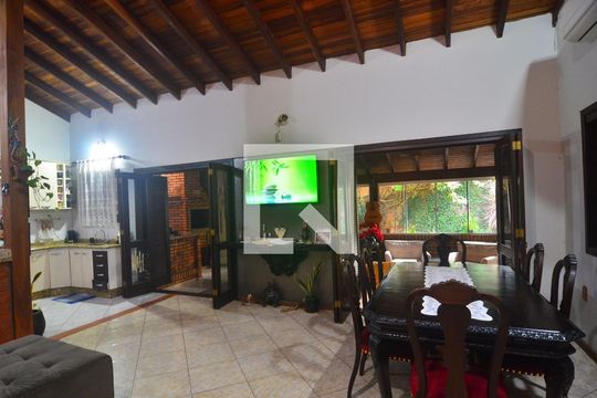 Casa à venda com 2 quartos, 140m² em Mato Grande, Canoas